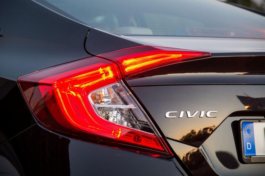 Детали экстерьера Honda Civic Sedan (FC1) 2016 года  (WW) (фото 17 из 40)